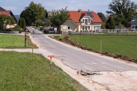 Začela se je prenova ceste Goli Vrh - Mandrga v Šentvidu pri Stični 5